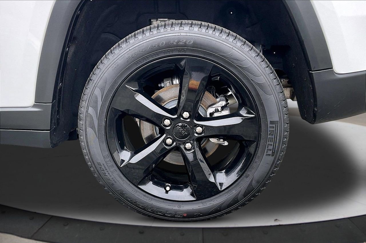 Certified 2025 Jeep Grand Cherokee Limited w/ Black Appearance Package image 37