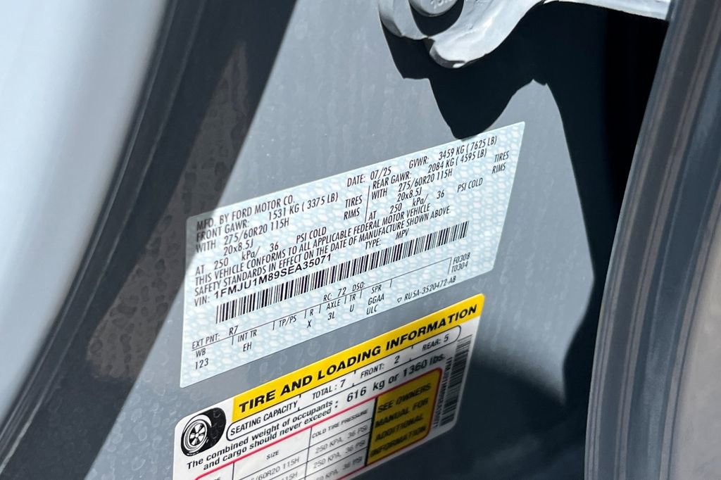 Used 2025 Ford Expedition Platinum image 39