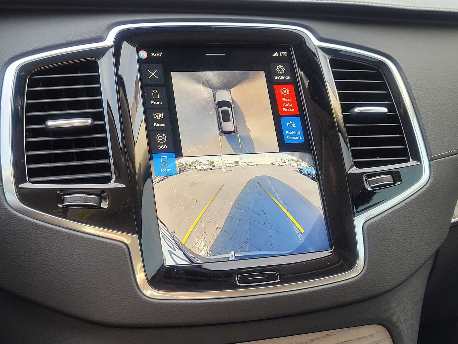 Certified 2024 Volvo XC90 T8 Ultimate w/ Protection Package Premier image 25