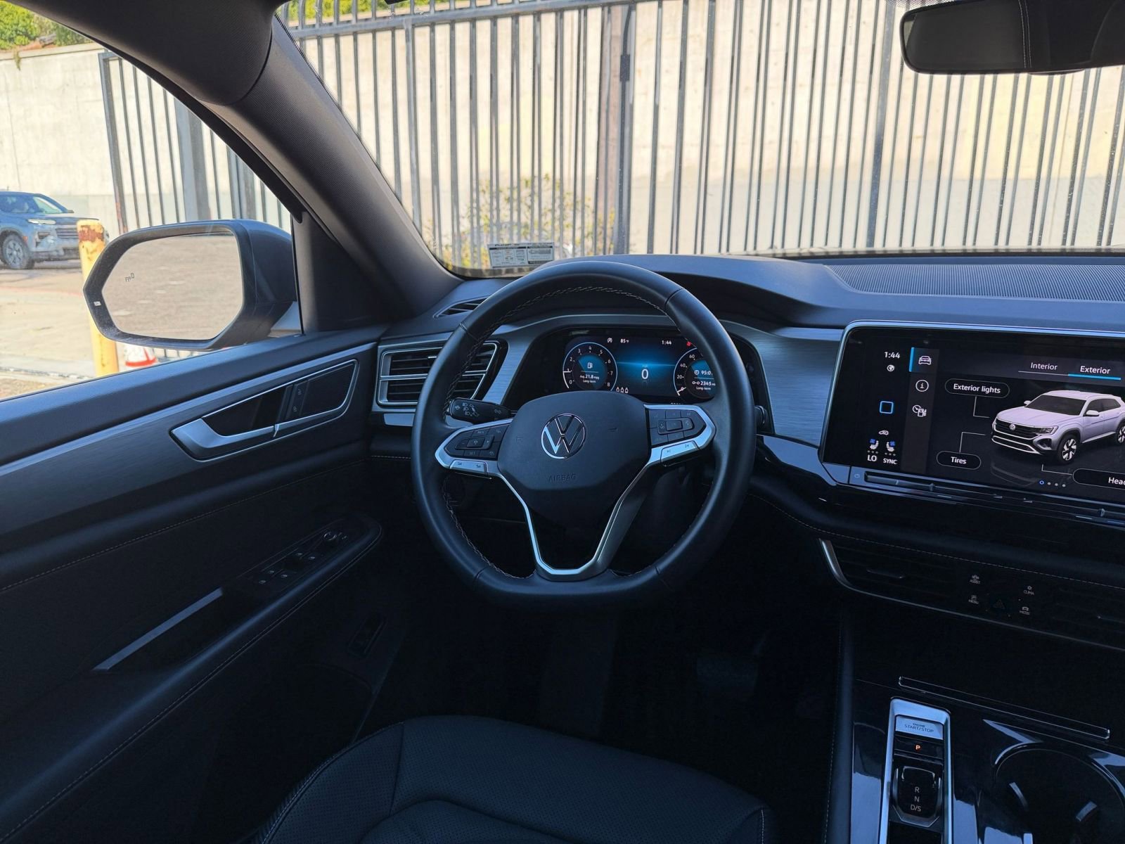 Used 2025 Volkswagen Atlas Cross Sport SE image 34