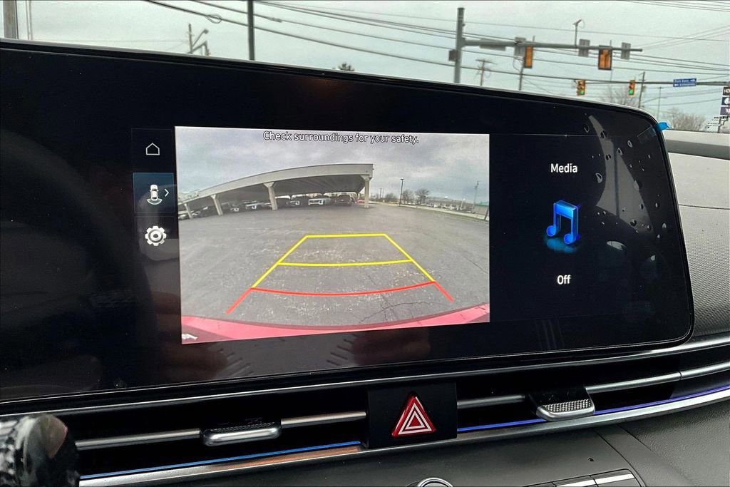 Used 2024 Hyundai Elantra SEL image 14