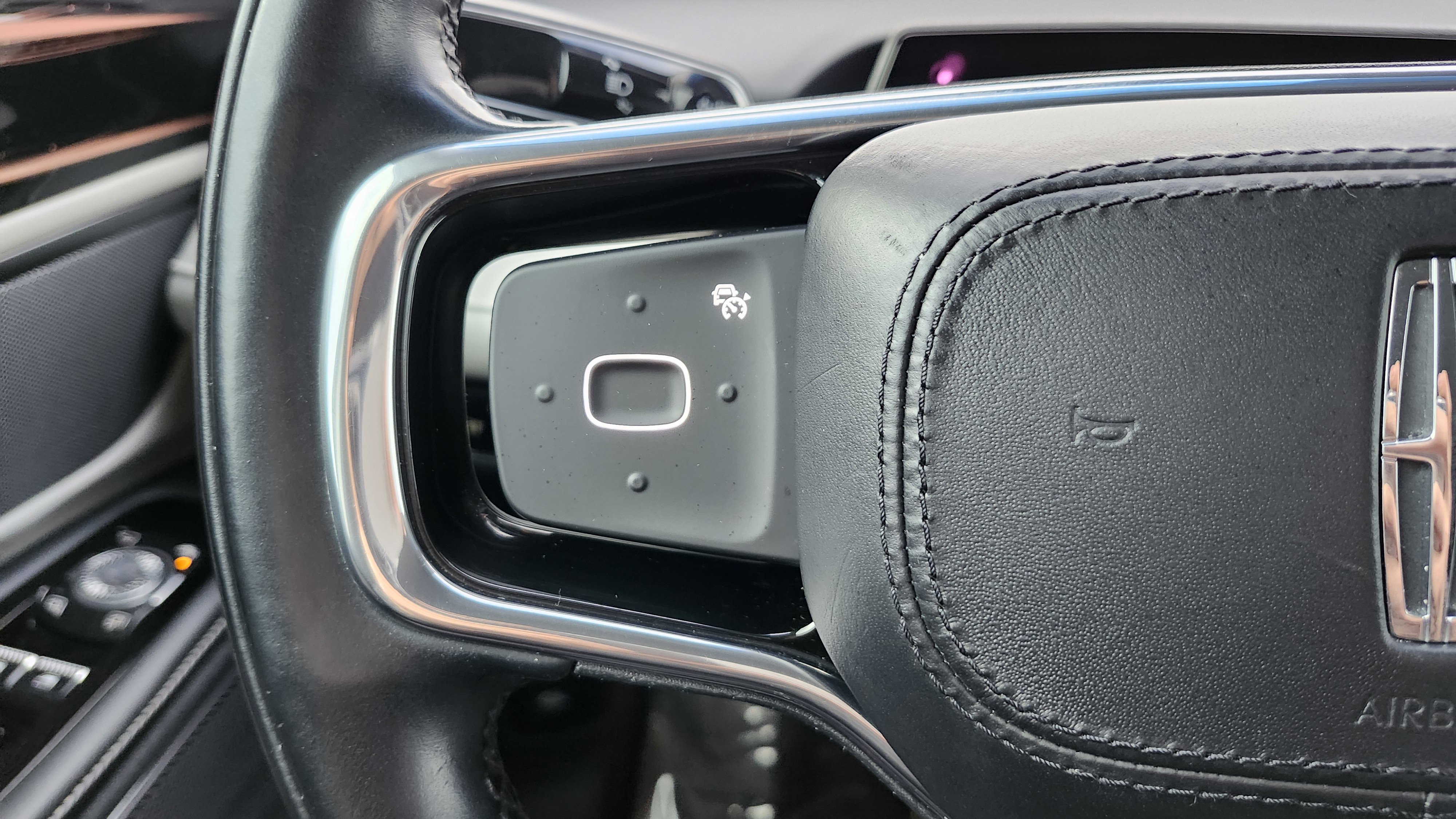 Used 2024 Lincoln Nautilus Reserve image 38