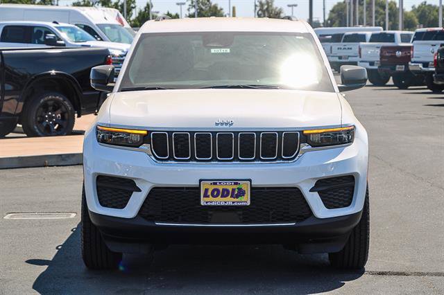 New 2025 Jeep Grand Cherokee Laredo image 6