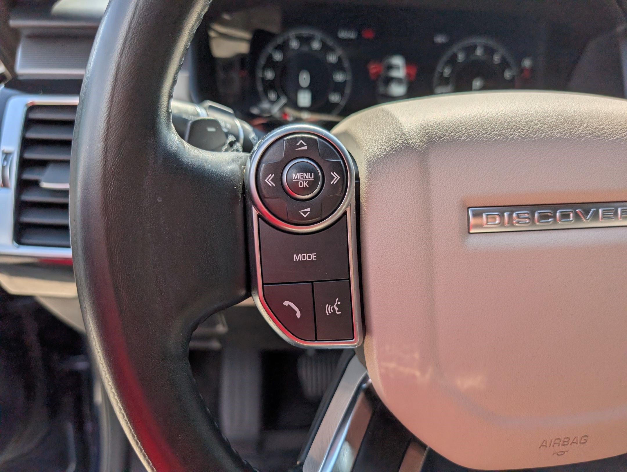 Used 2018 Land Rover Discovery SE AWD/4WD image 14