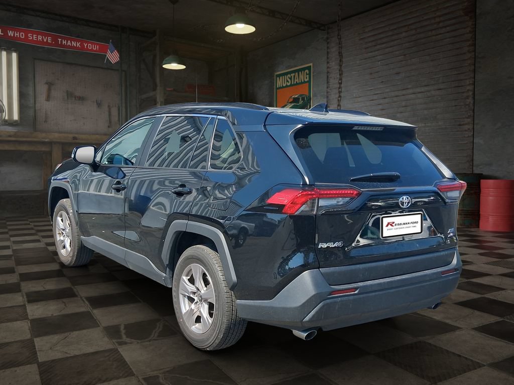 Used 2025 Toyota RAV4 XLE AWD/4WD image 4