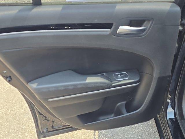 Used 2023 Chrysler 300 Touring w/ Sport Appearance Package image 9