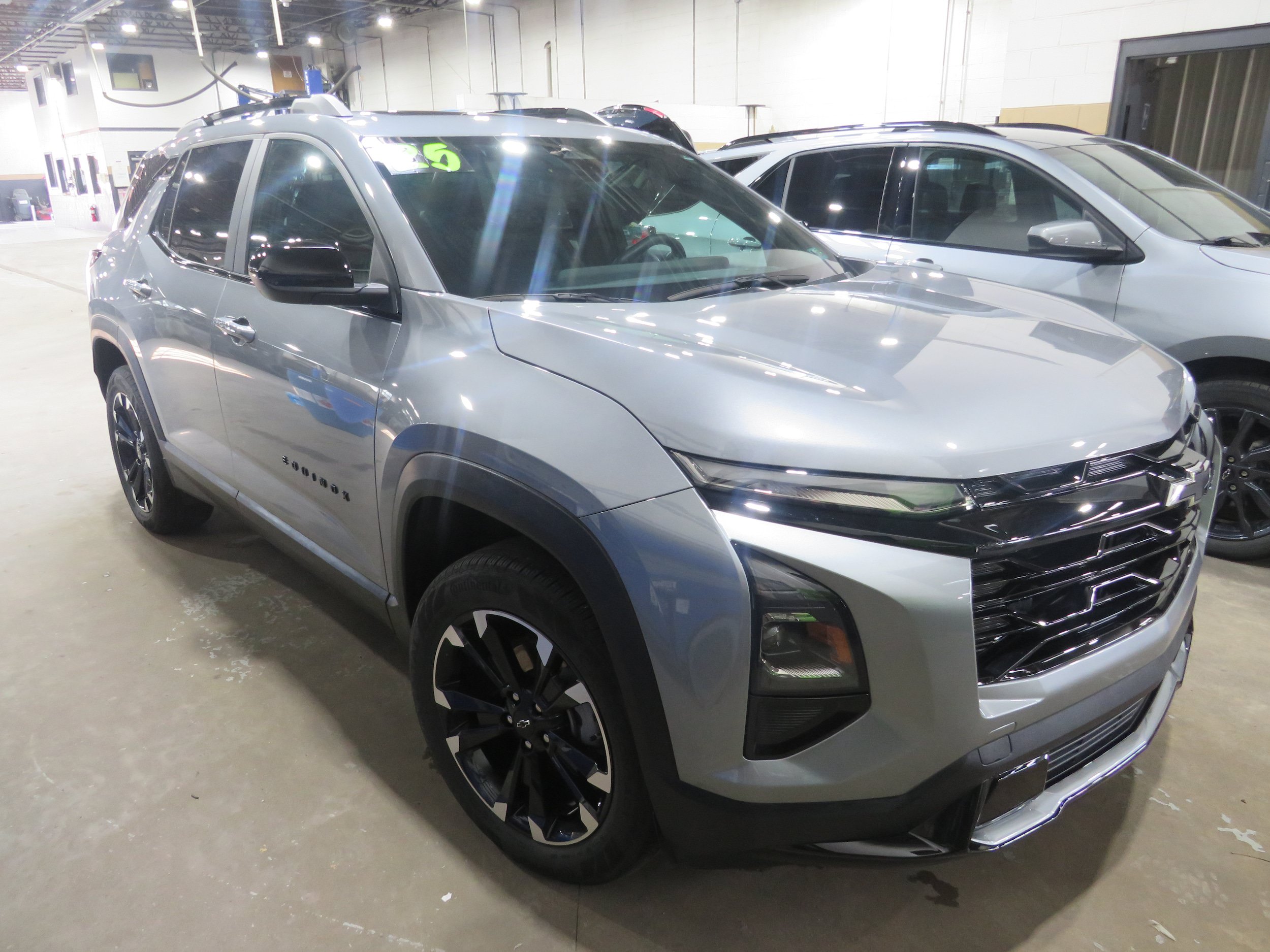 Used 2025 Chevrolet Equinox RS AWD/4WD image 1