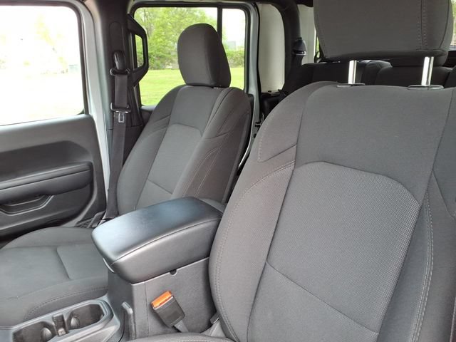 Used 2023 Jeep Gladiator Overland AWD/4WD image 14