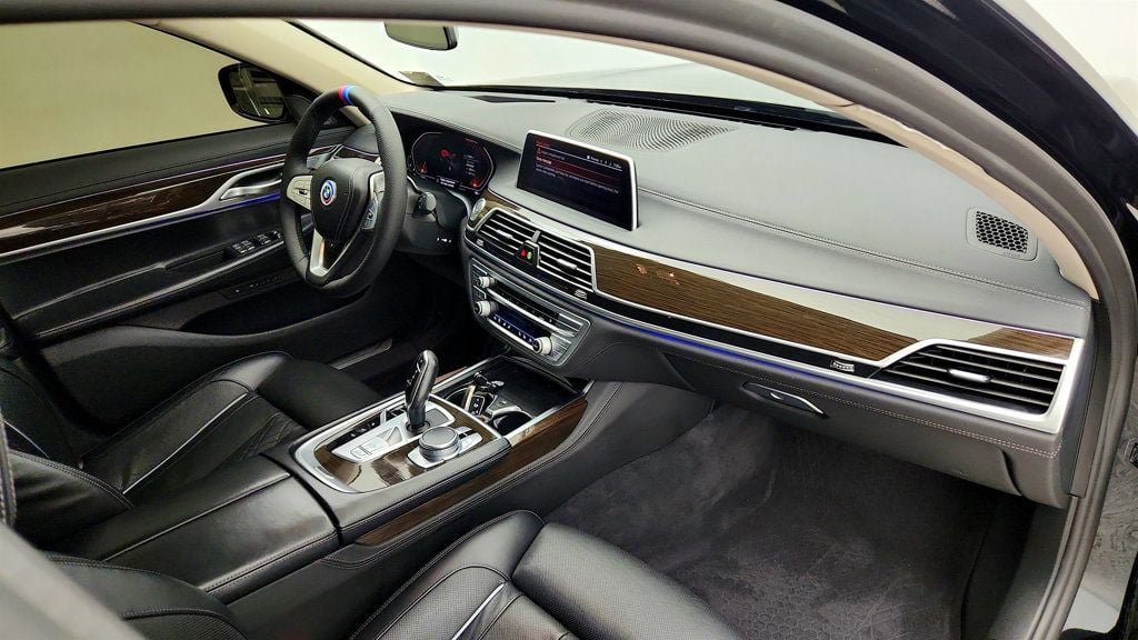 Used 2022 BMW 740i xDrive w/ Premium Package AWD/4WD image 26