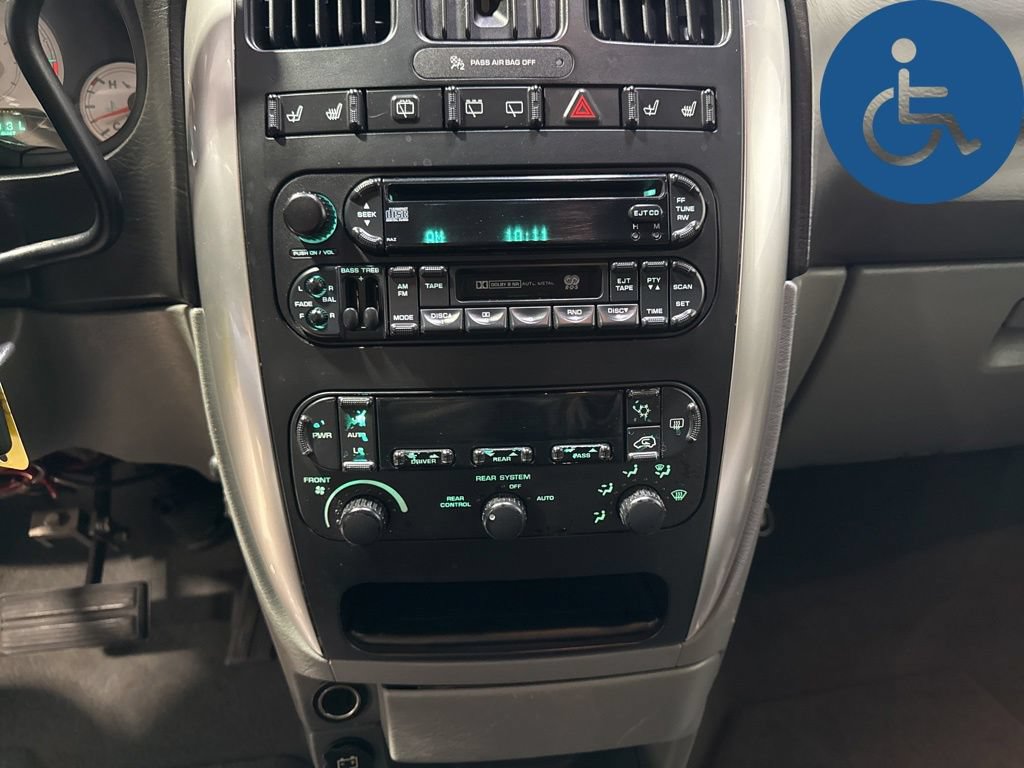 Used 2005 Chrysler Town & Country Touring w/ Leather Interior Group FWD image 17