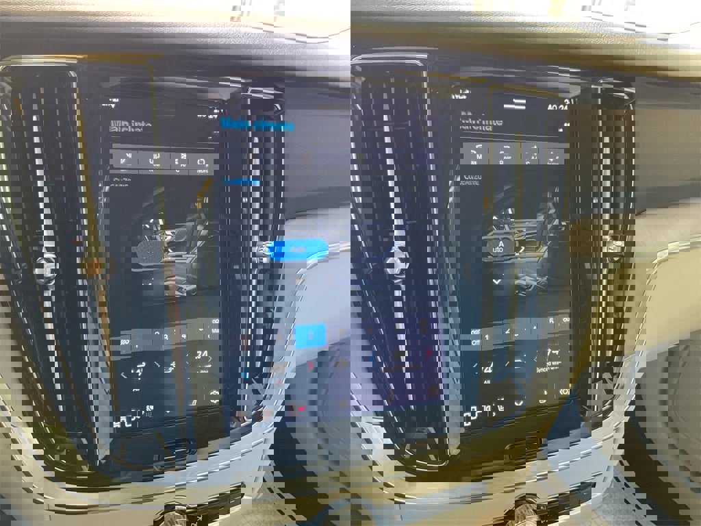 Certified 2024 Volvo S60 B5 Core image 22