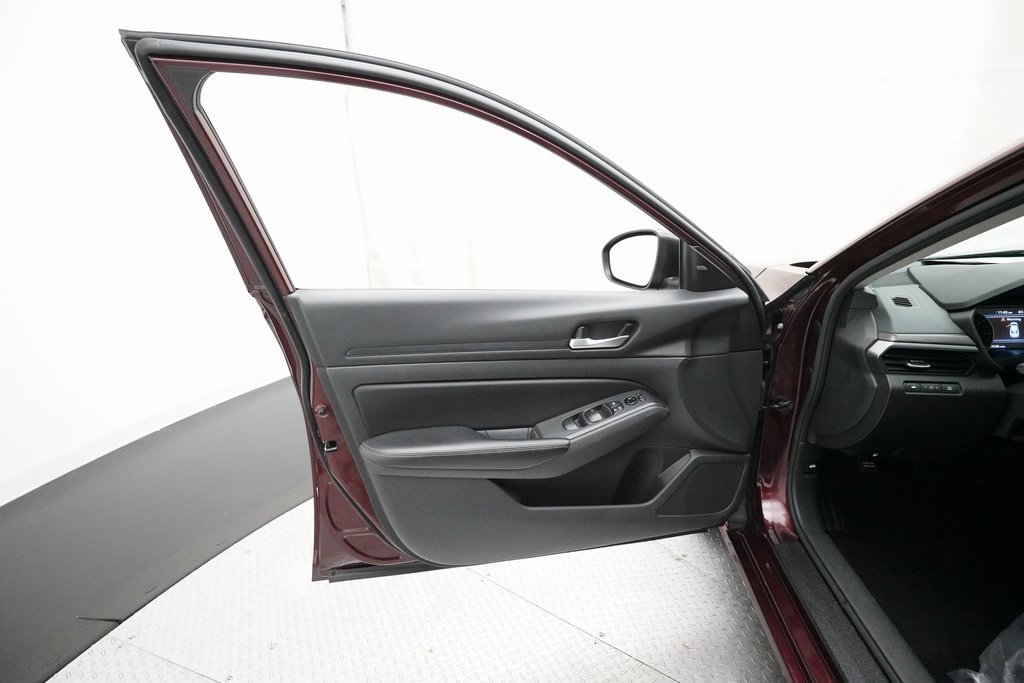 Used 2024 Nissan Altima 2.5 SV image 27