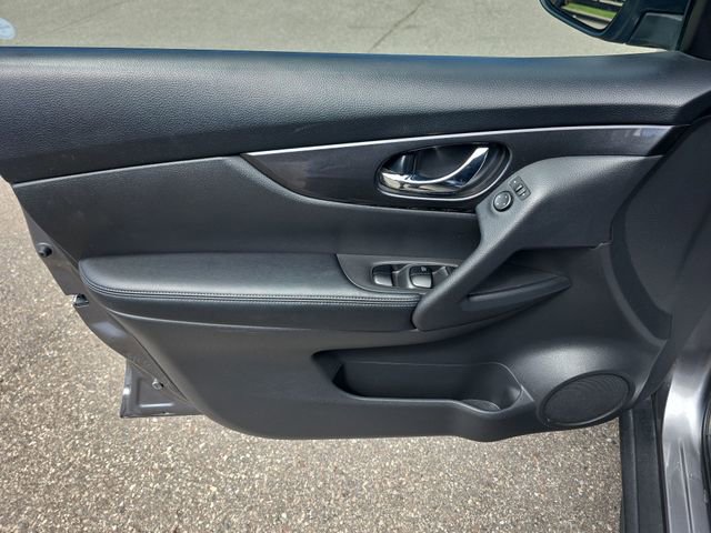 Used 2018 Nissan Rogue SV image 13