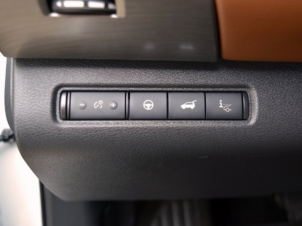 Used 2024 Nissan Pathfinder Platinum image 28