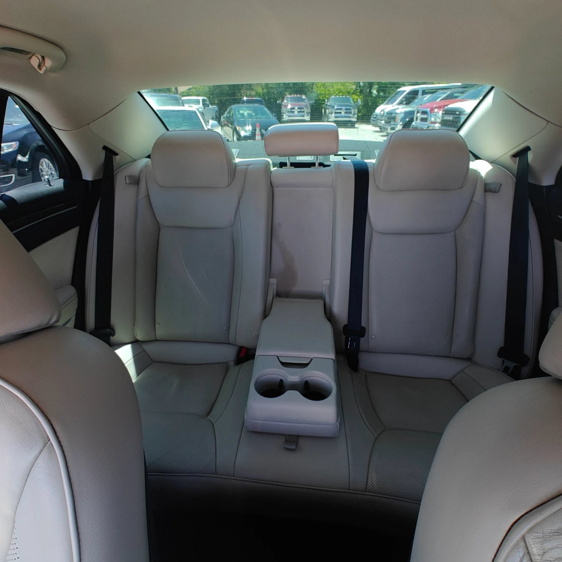 Used 2018 Chrysler 300 Limited RWD image 17
