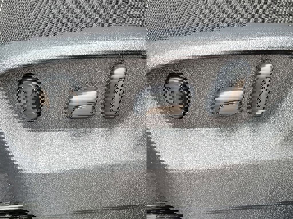 Used 2025 Volkswagen Atlas SE image 17