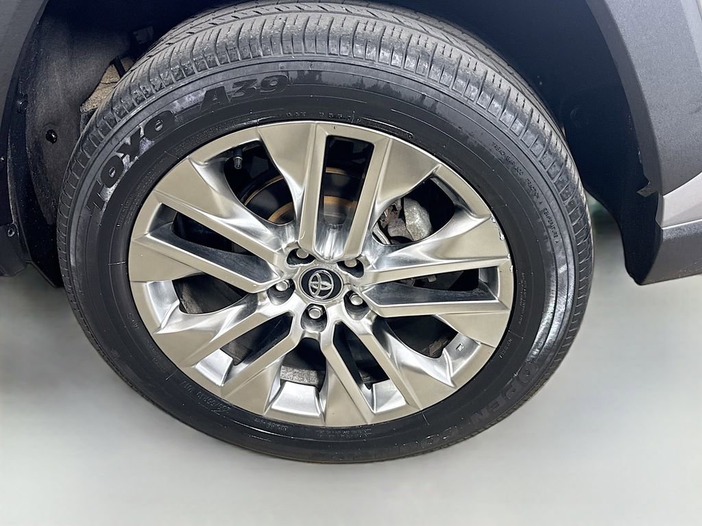 Certified 2021 Toyota RAV4 XLE Premium AWD/4WD image 9
