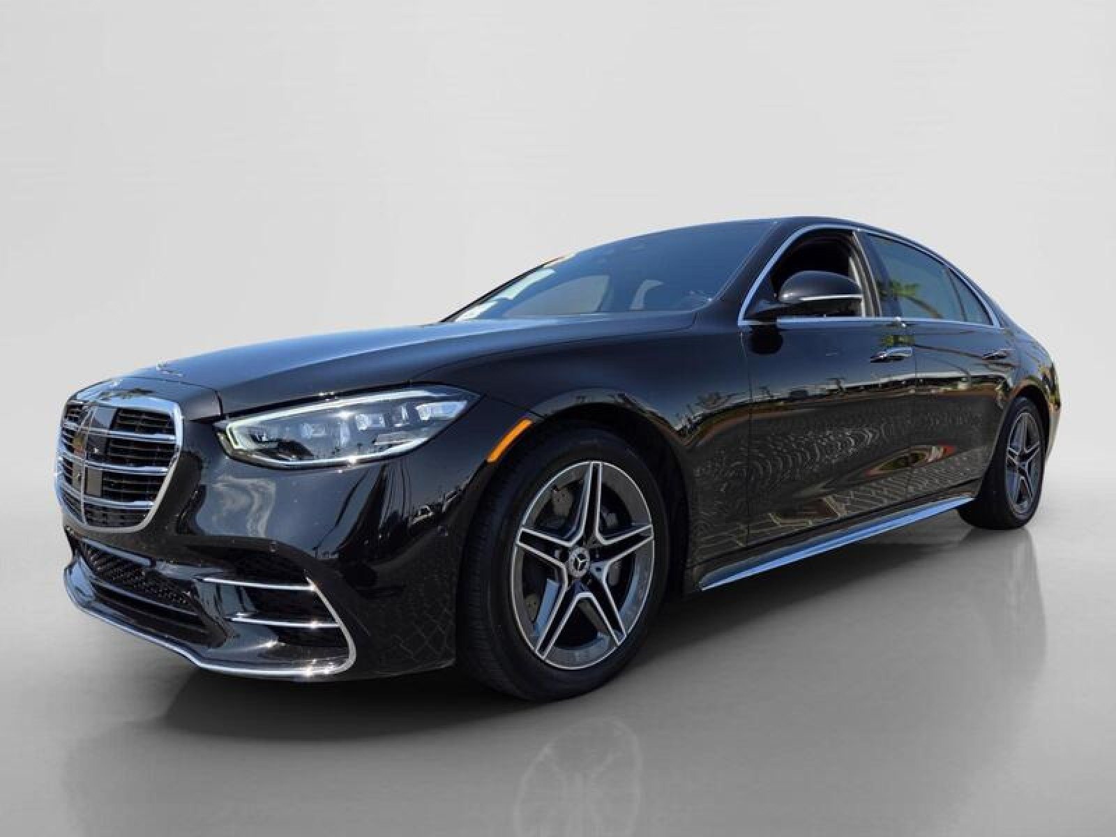 Certified 2025 Mercedes-Benz S 500 4MATIC image 8