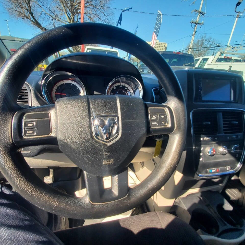 Used 2014 RAM C/V Tradesman image 13