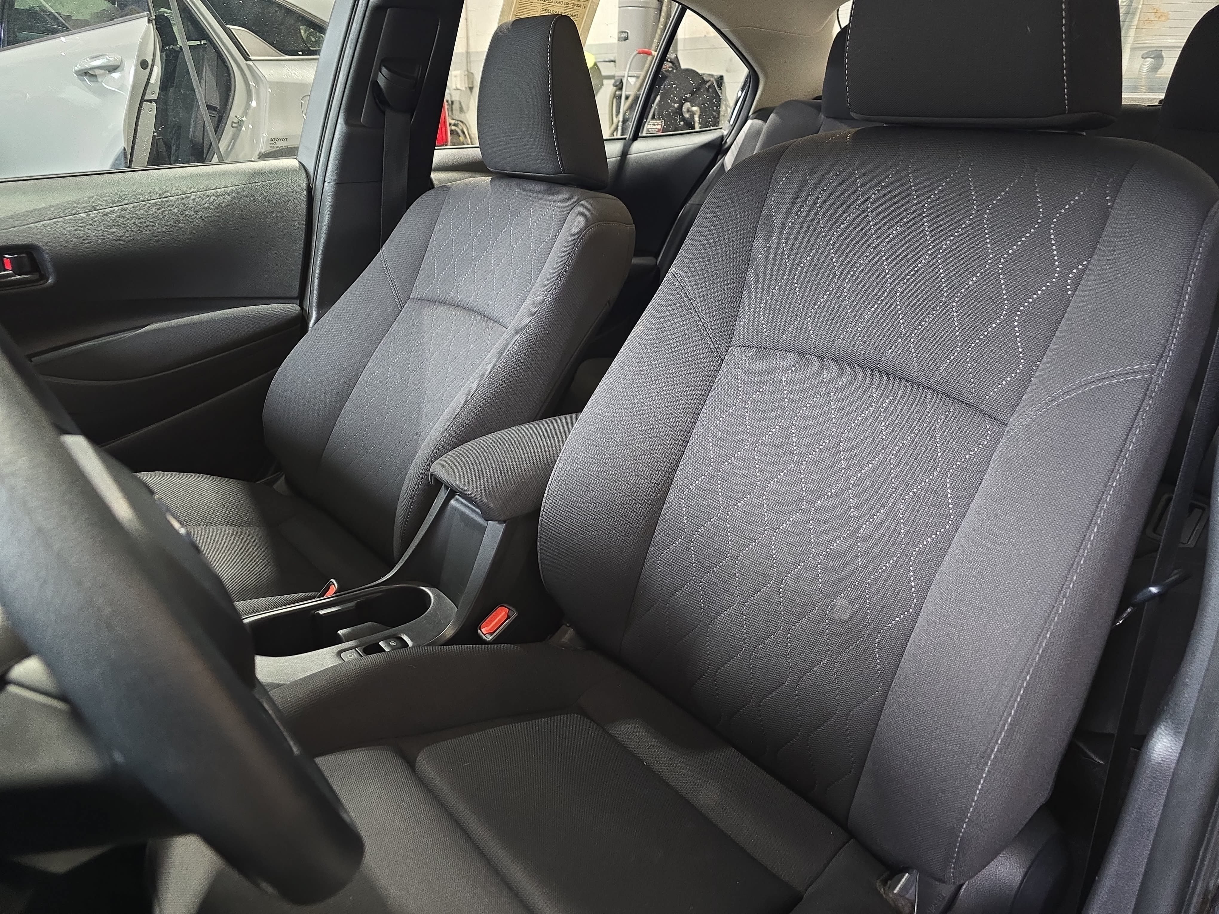 Used 2025 Toyota Corolla LE FWD image 15
