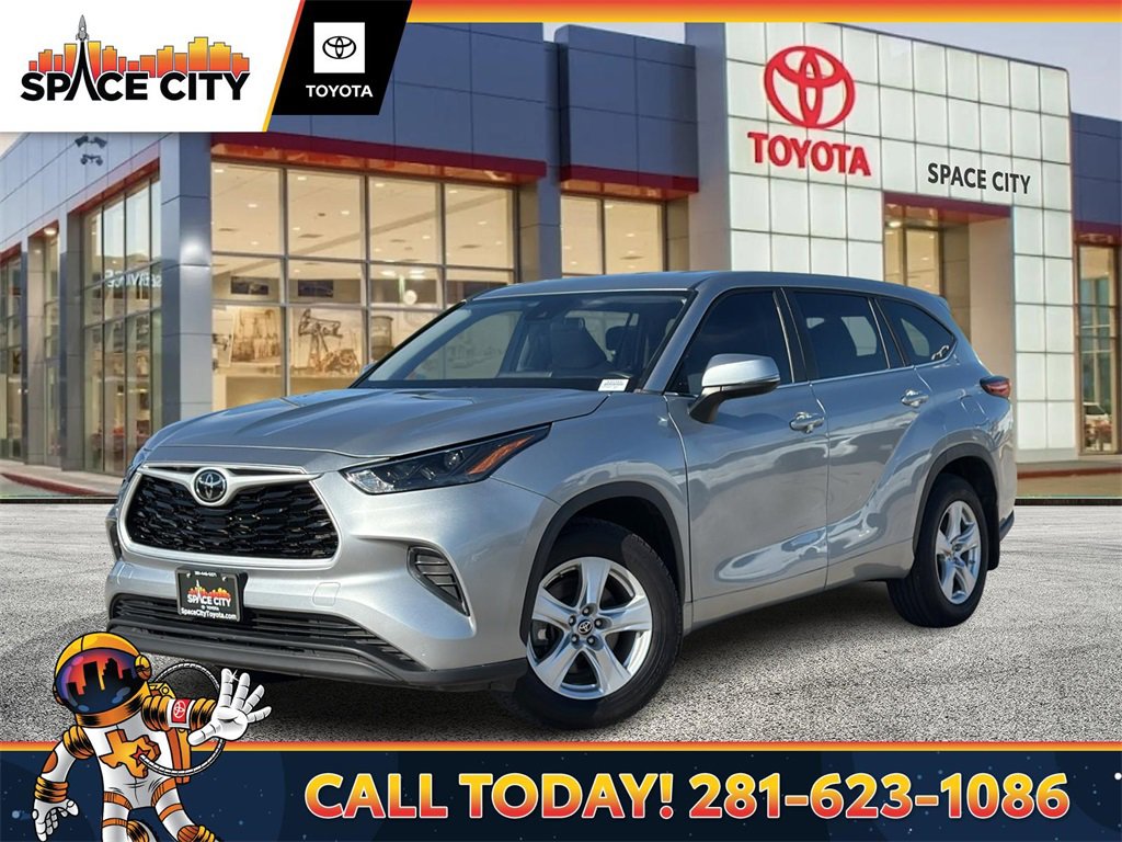 Used 2023 Toyota Highlander L image 1