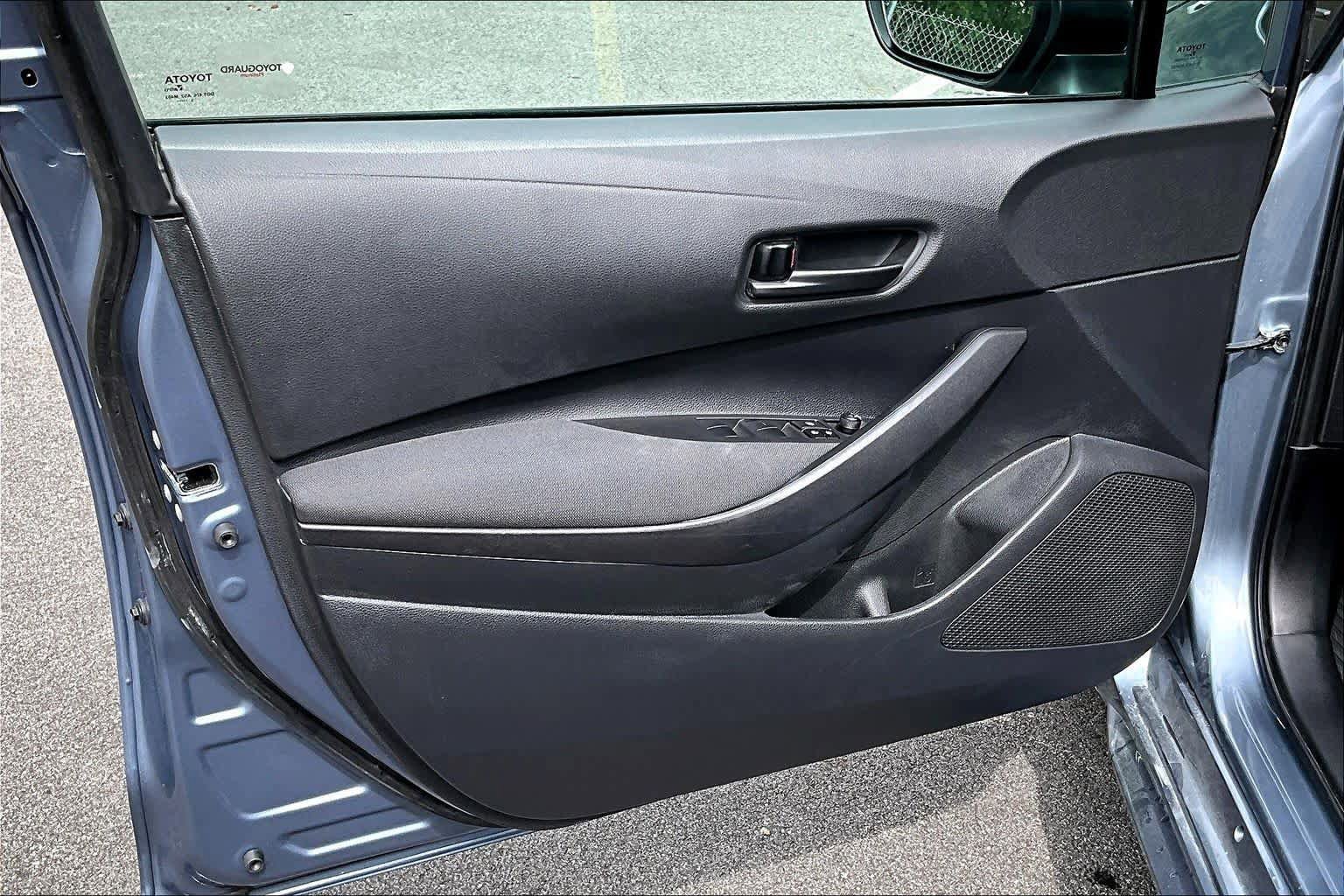 Used 2025 Toyota Corolla LE FWD image 21