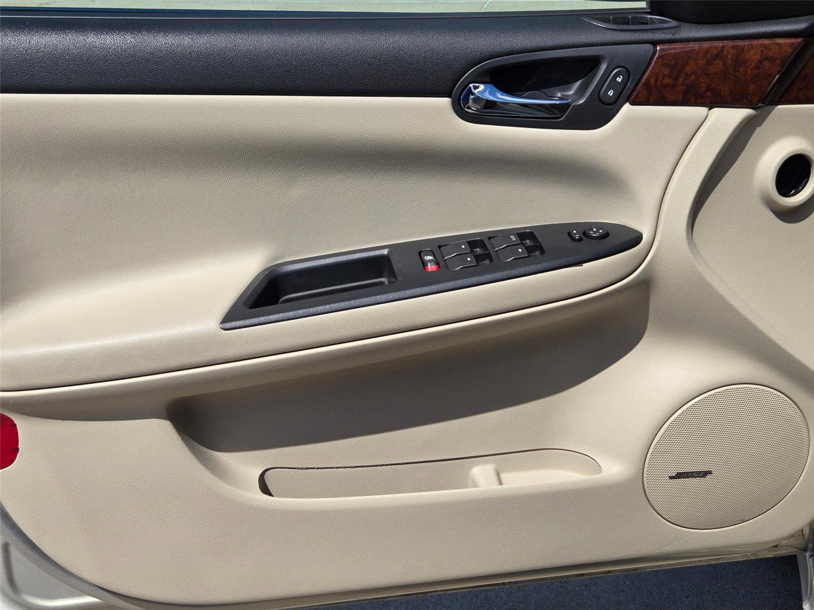 Used 2011 Chevrolet Impala LT w/ Luxury Edition Package FWD image 21
