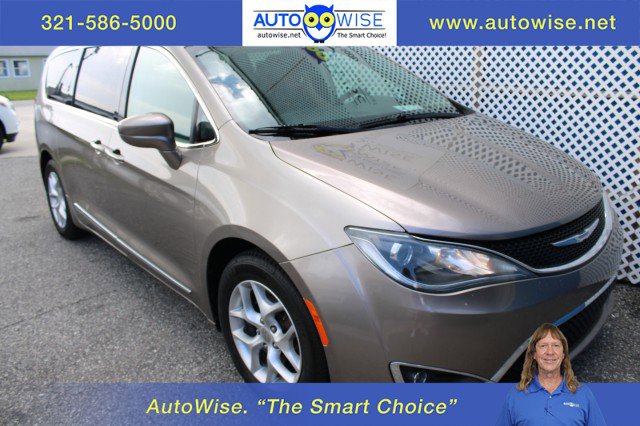 Used 2018 Chrysler Pacifica Touring-L Plus w/ Tire & Wheel Group image 1
