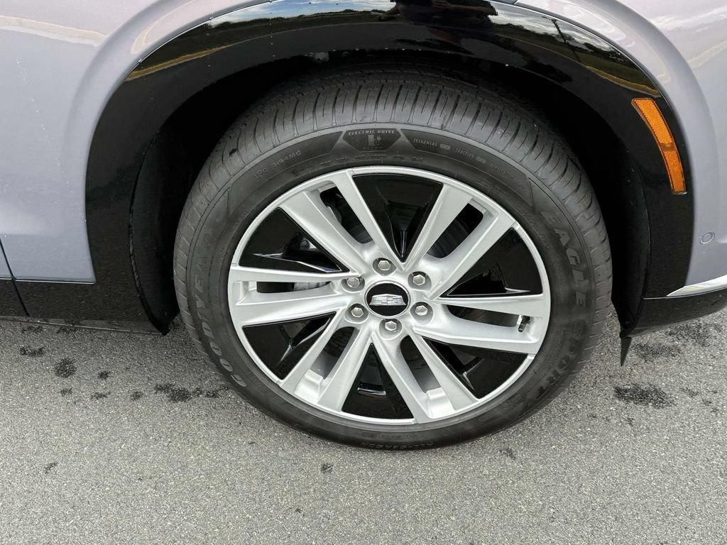 New 2026 Cadillac Vistiq Luxury w/ LPO, Floor Liner Package AWD/4WD image 7