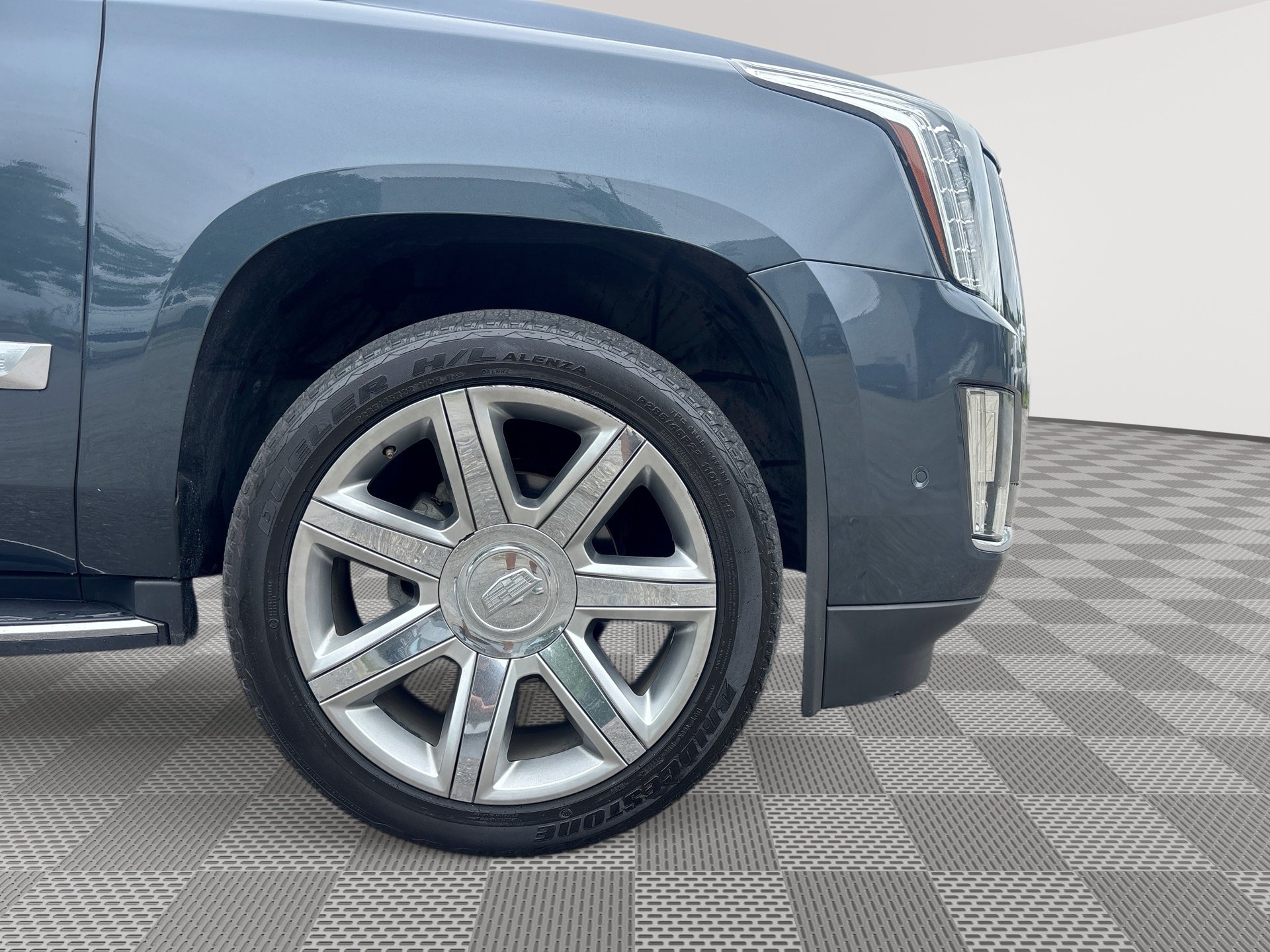 Used 2019 Cadillac Escalade ESV Luxury AWD/4WD image 31