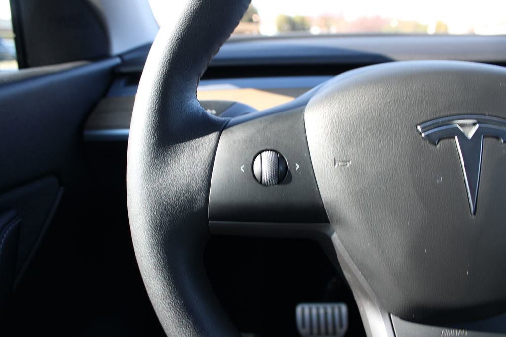 Used 2021 Tesla Model Y Performance image 17