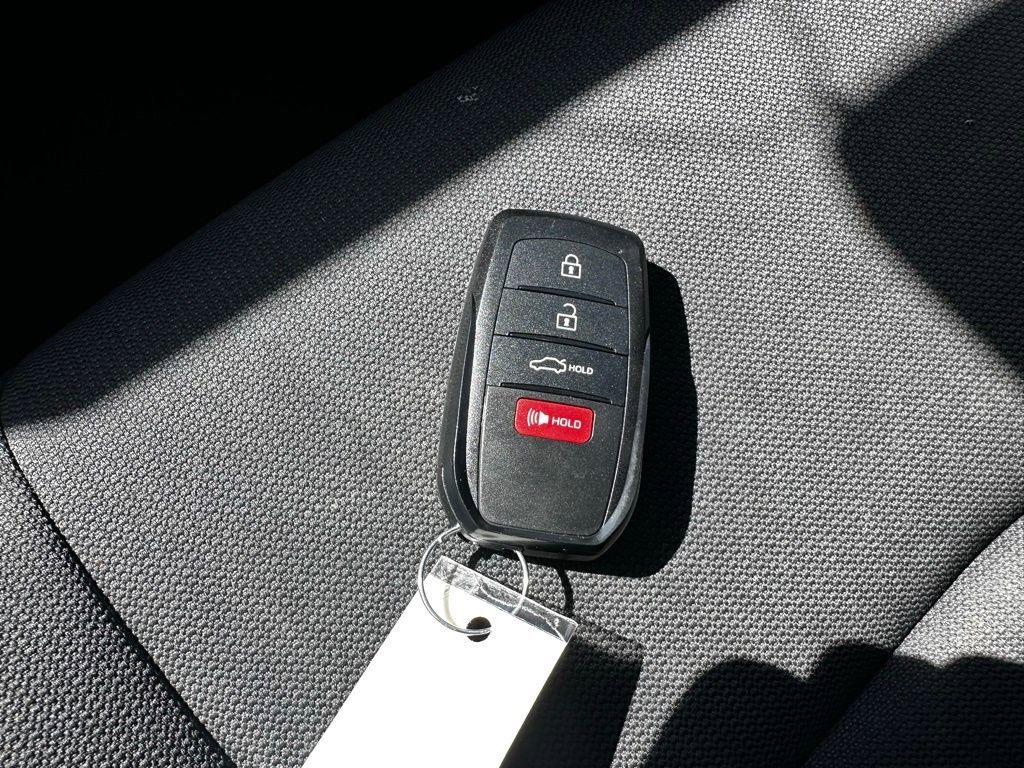 Used 2022 Toyota Corolla Cross LE FWD image 23