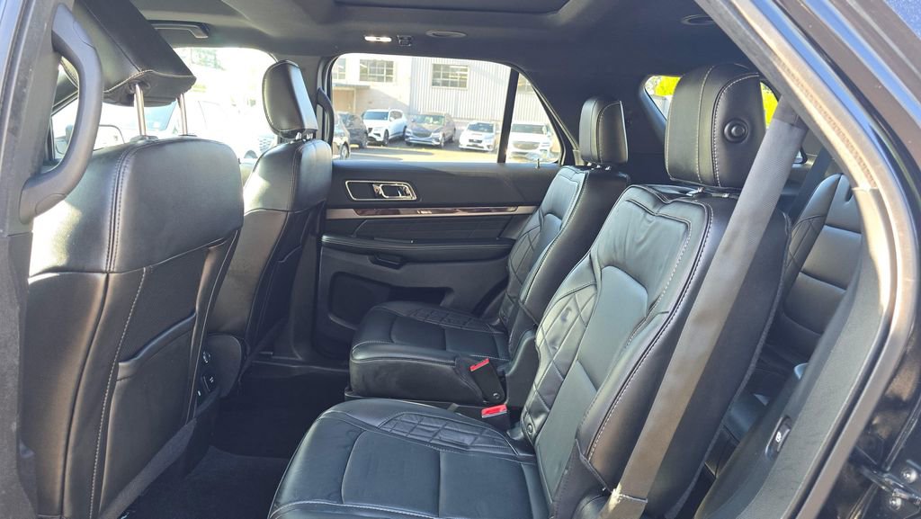 Used 2018 Ford Explorer Platinum AWD/4WD image 16