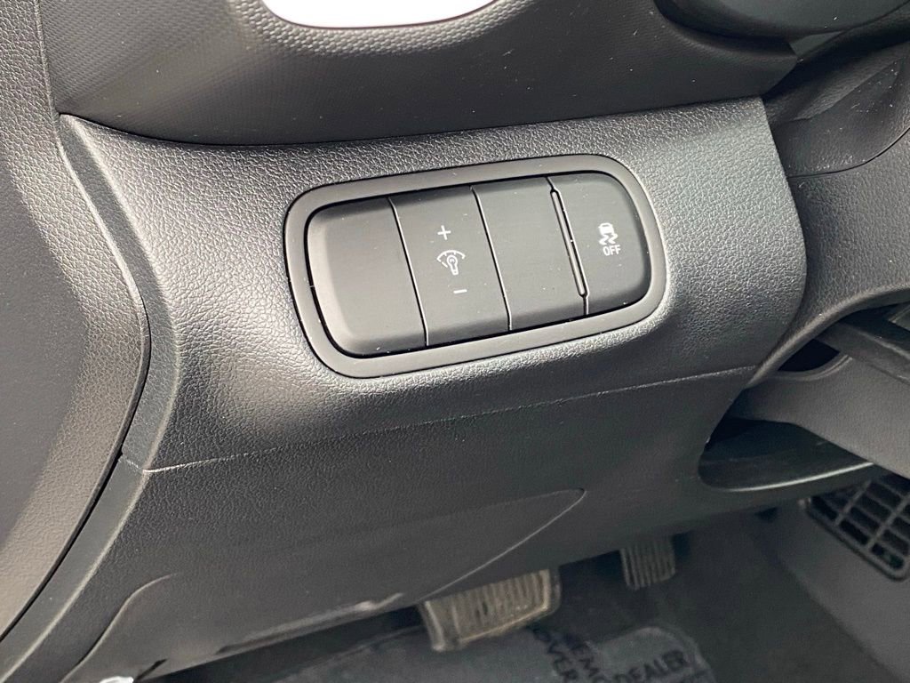 Used 2024 Hyundai Venue Limited image 12