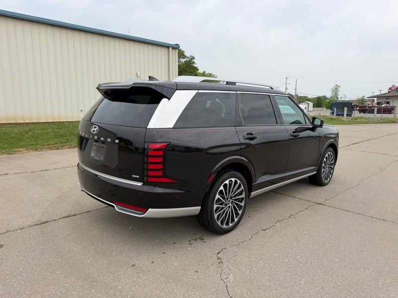 Used 2026 Hyundai Palisade Calligraphy image 3