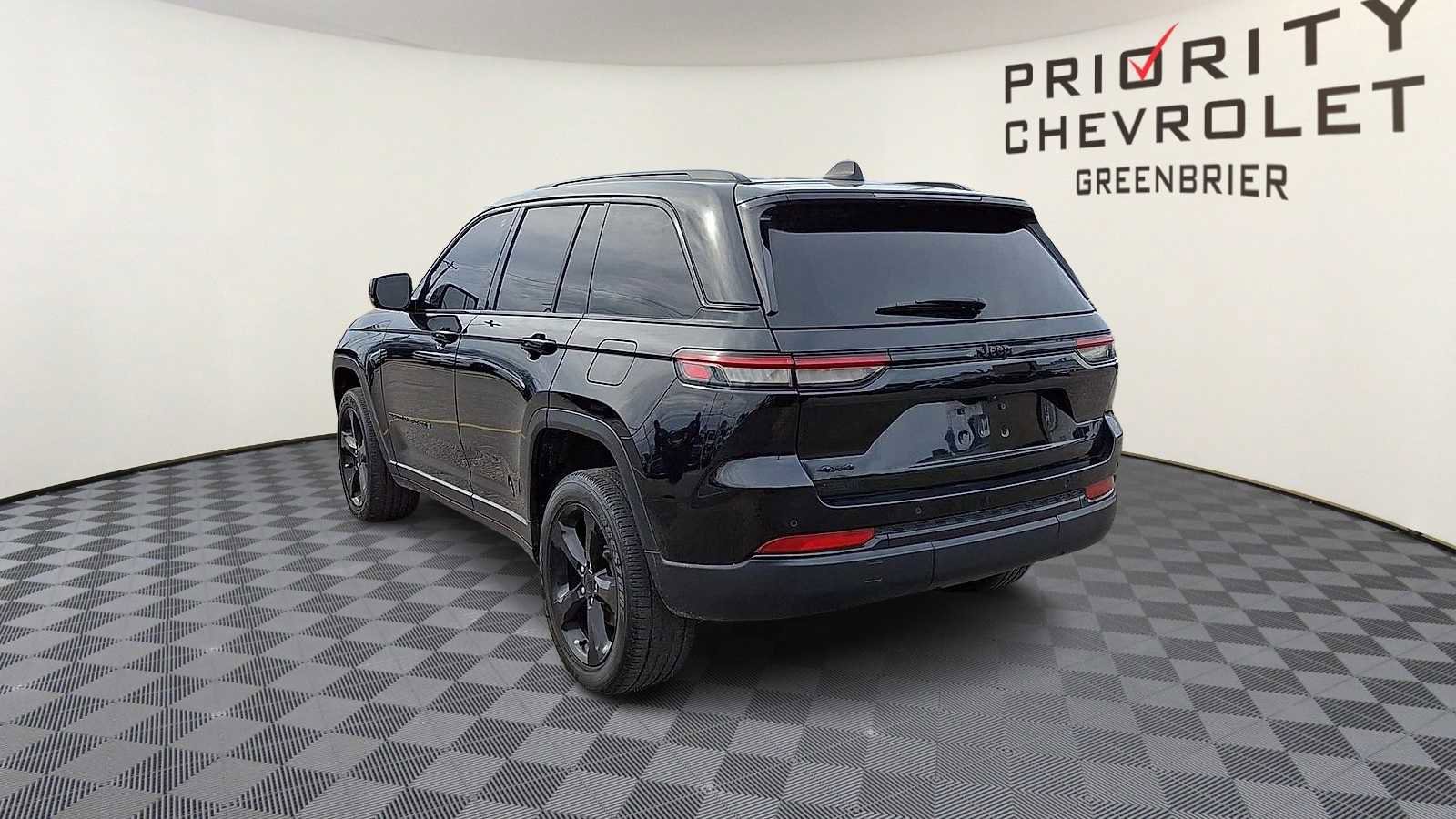 Used 2024 Jeep Grand Cherokee Altitude image 7