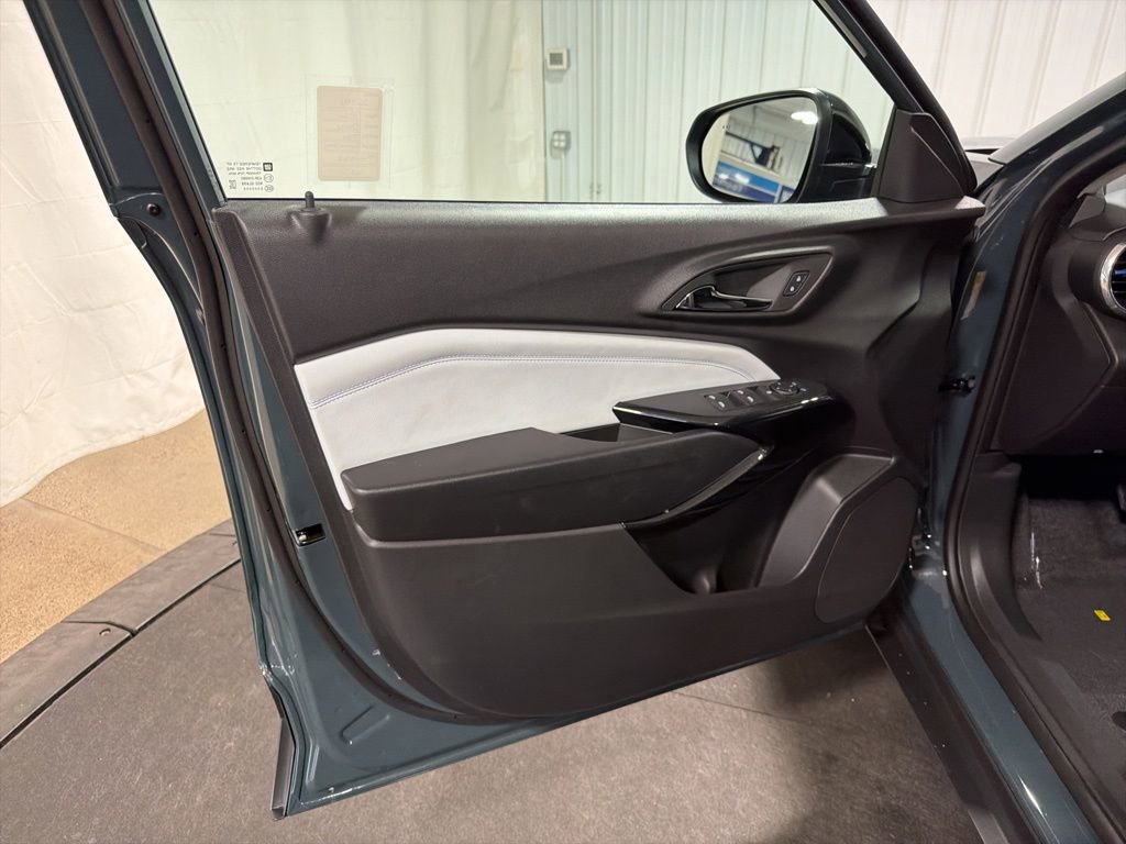 New 2026 Chevrolet Trax LT image 4