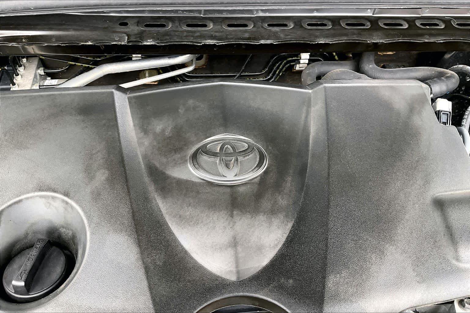 Used 2018 Toyota Camry XLE FWD image 33