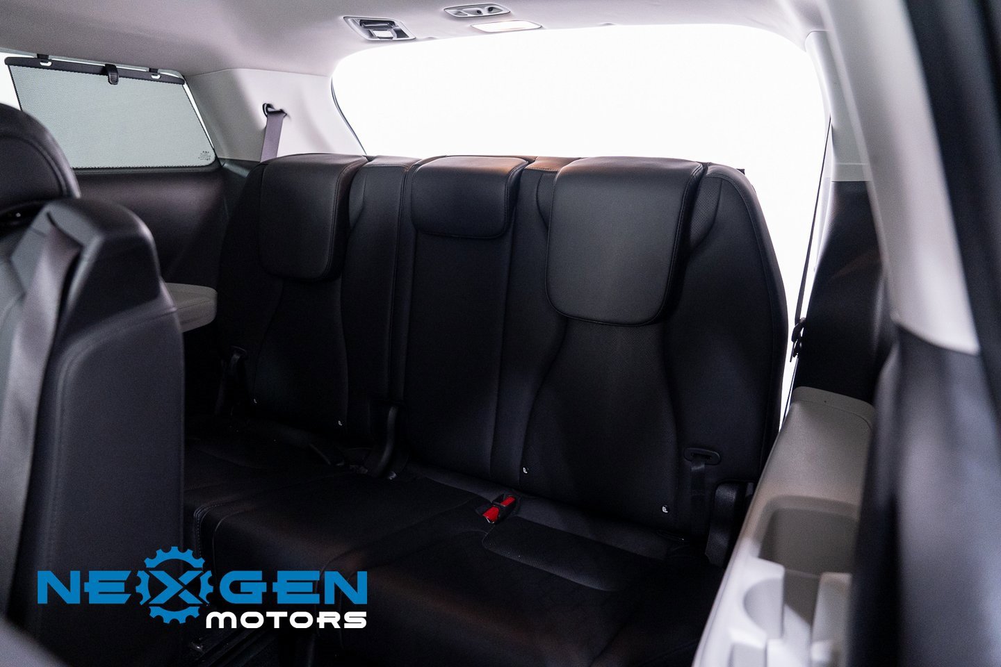 Used 2024 Kia Carnival EX image 27