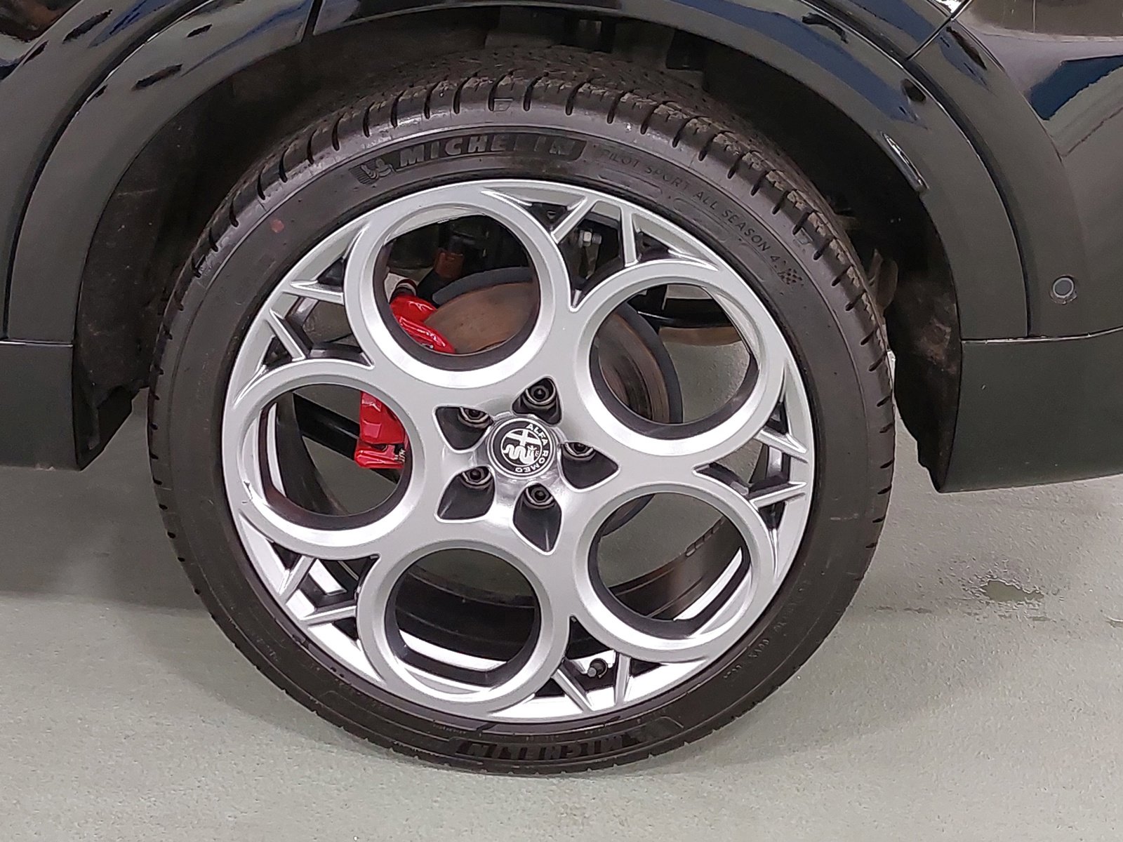 Used 2025 Alfa Romeo Tonale w/ Premium Package image 35