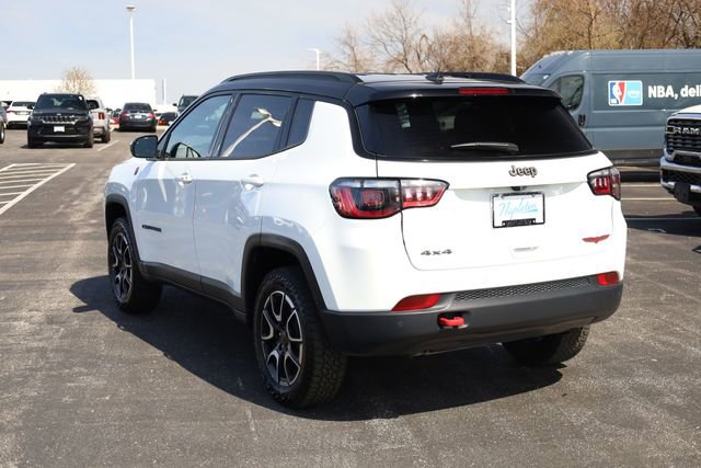 Used 2025 Jeep Compass Trailhawk image 6