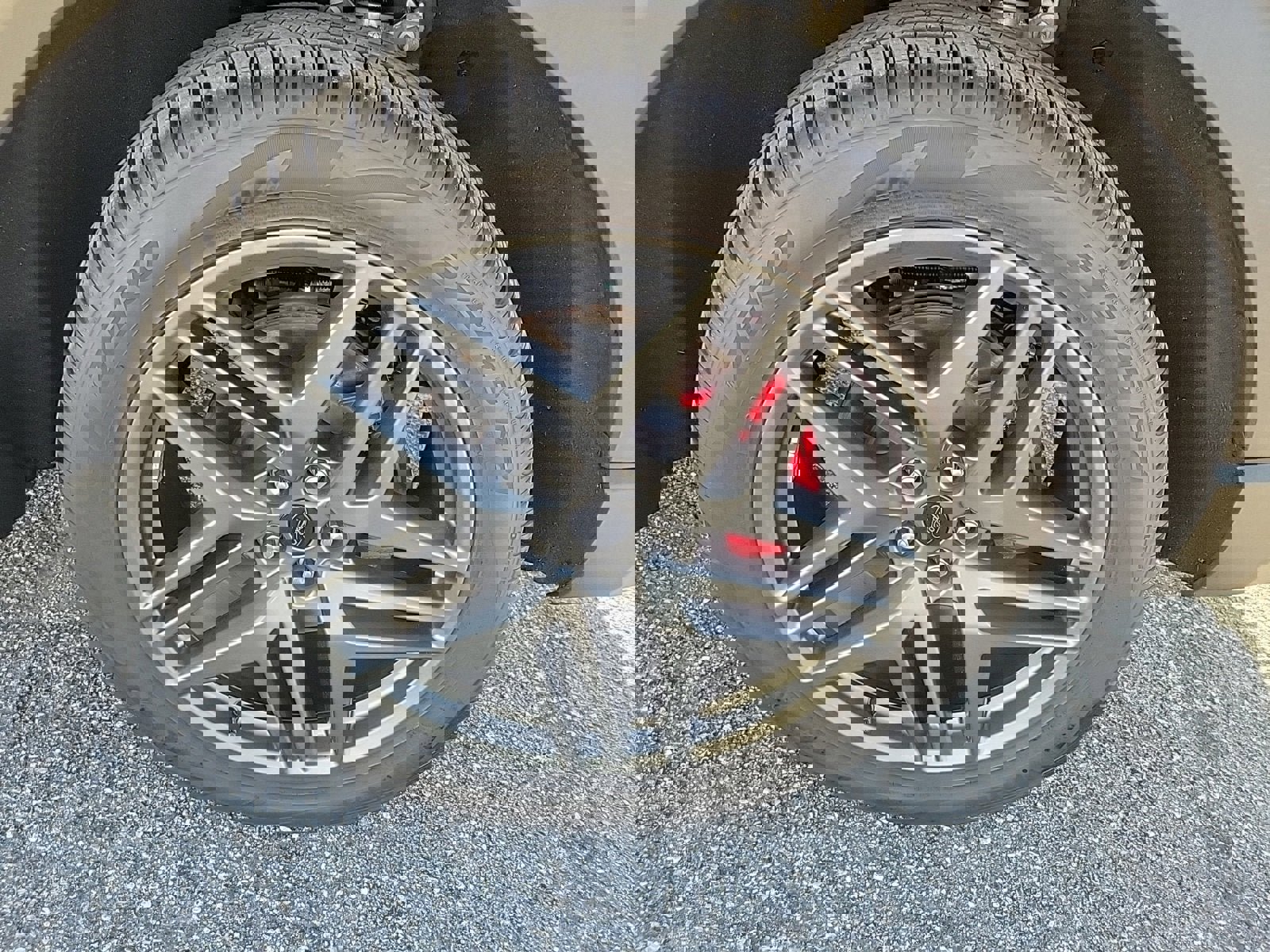 Used 2025 Ford Explorer ST image 9