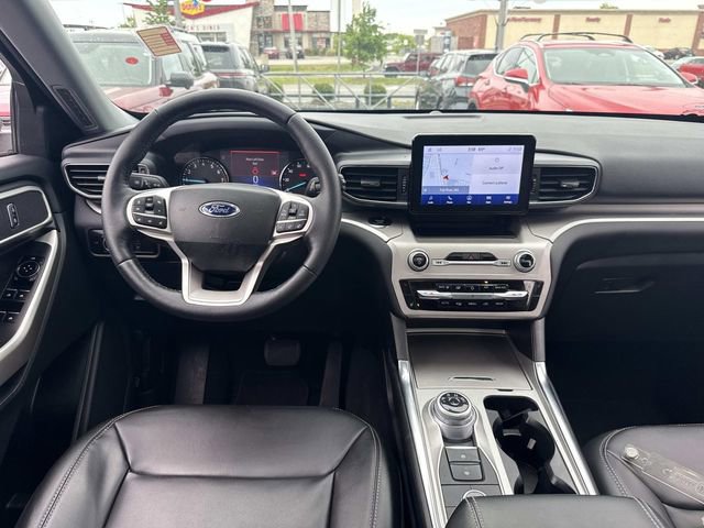 Used 2022 Ford Explorer XLT w/ Equipment Group 202A AWD/4WD image 19