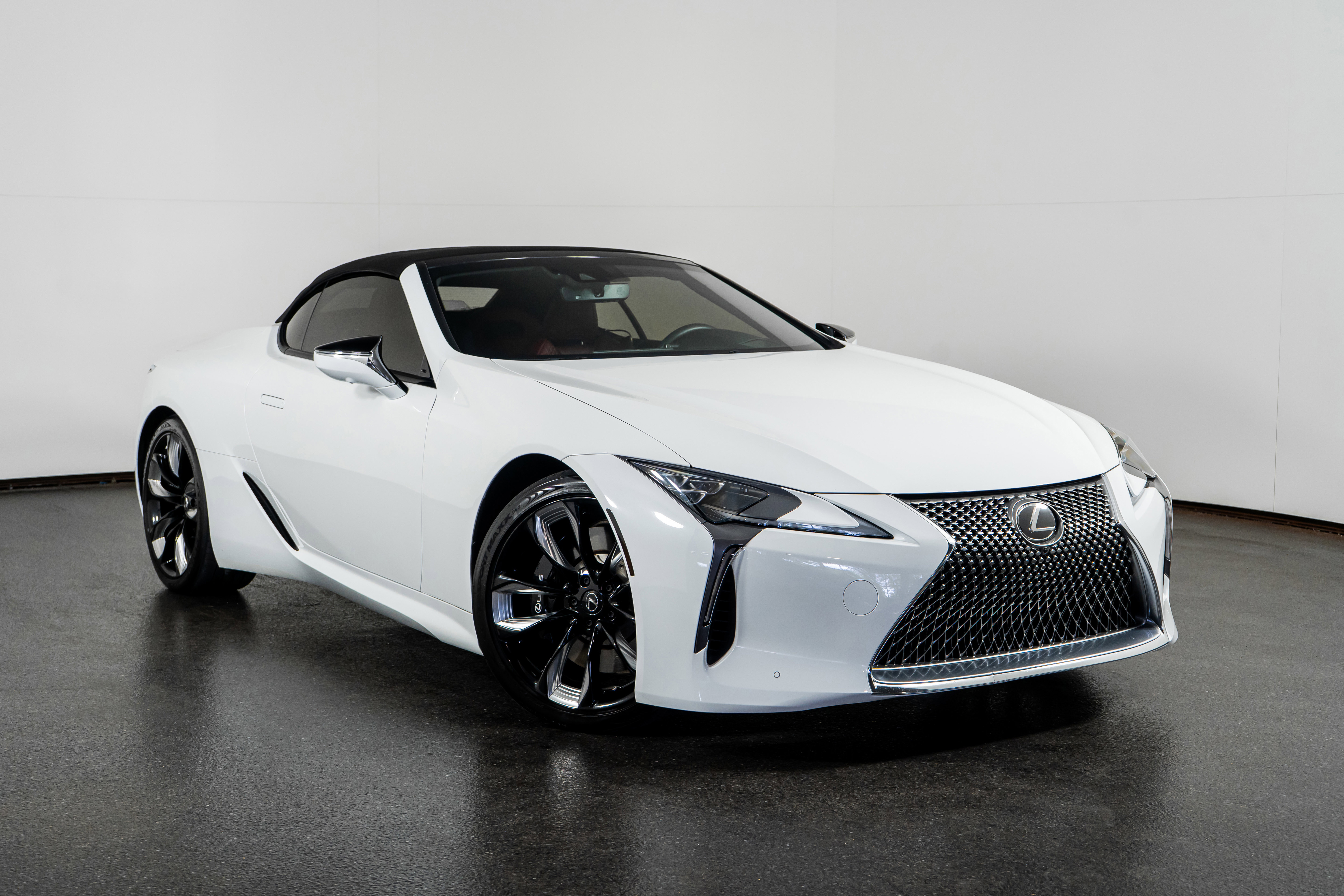 Used 2024 Lexus LC 500 Convertible image 4