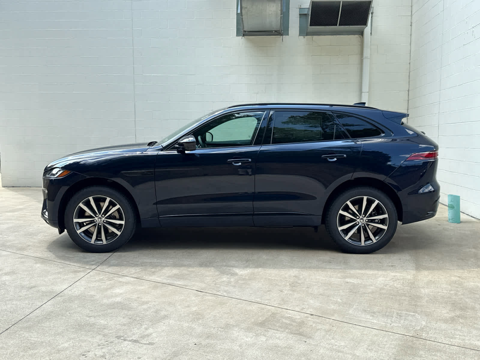 New 2026 Jaguar F-PACE R-Dynamic S image 5