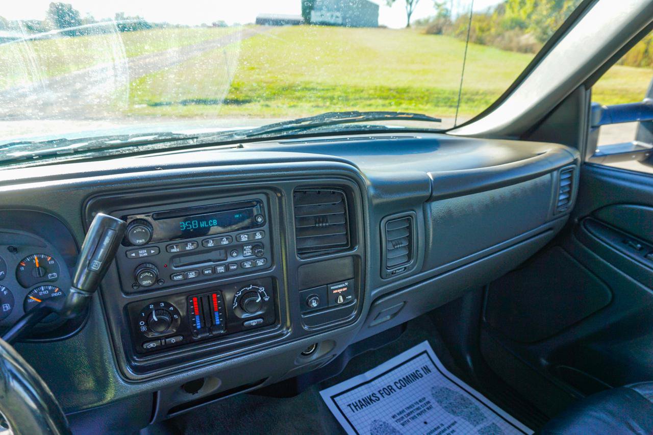 Used 2004 Chevrolet Silverado 2500 LS w/ Snow Plow Prep Package AWD/4WD image 17