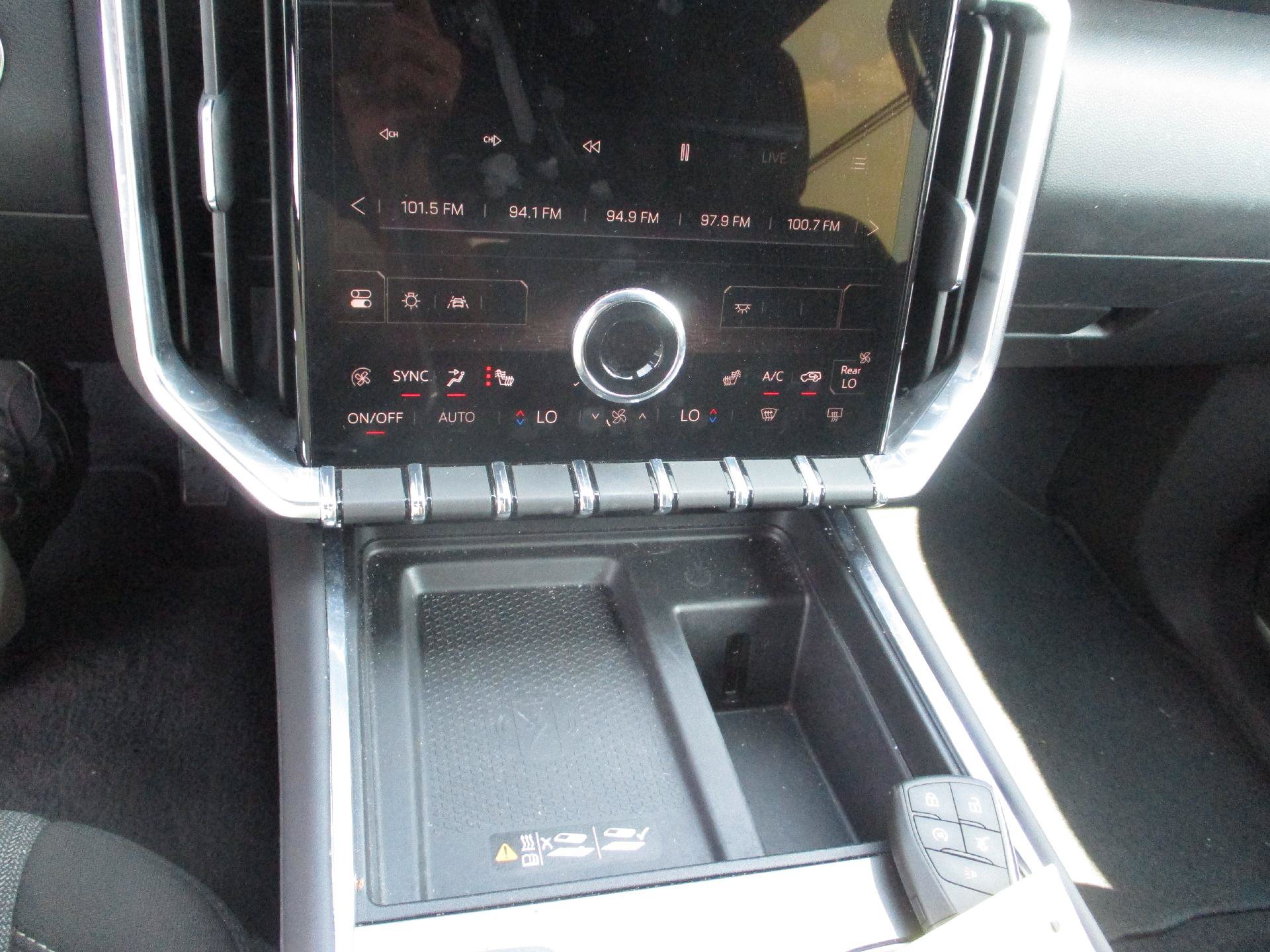 Used 2025 GMC Acadia Elevation FWD image 15