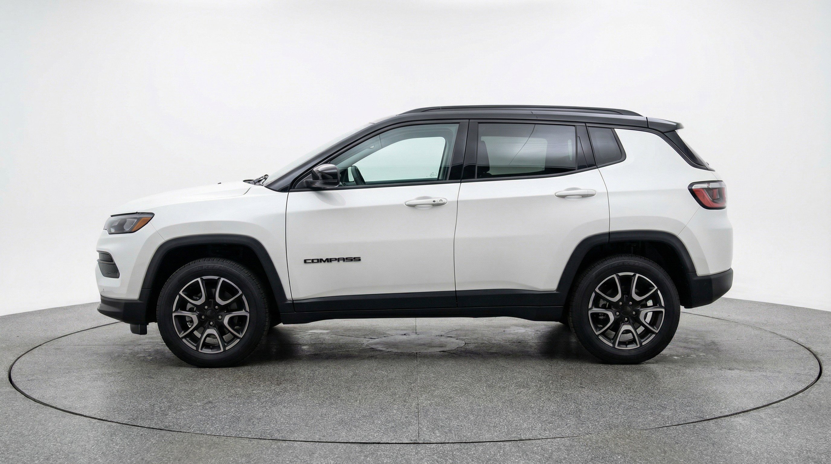 Used 2025 Jeep Compass Trailhawk AWD/4WD image 5