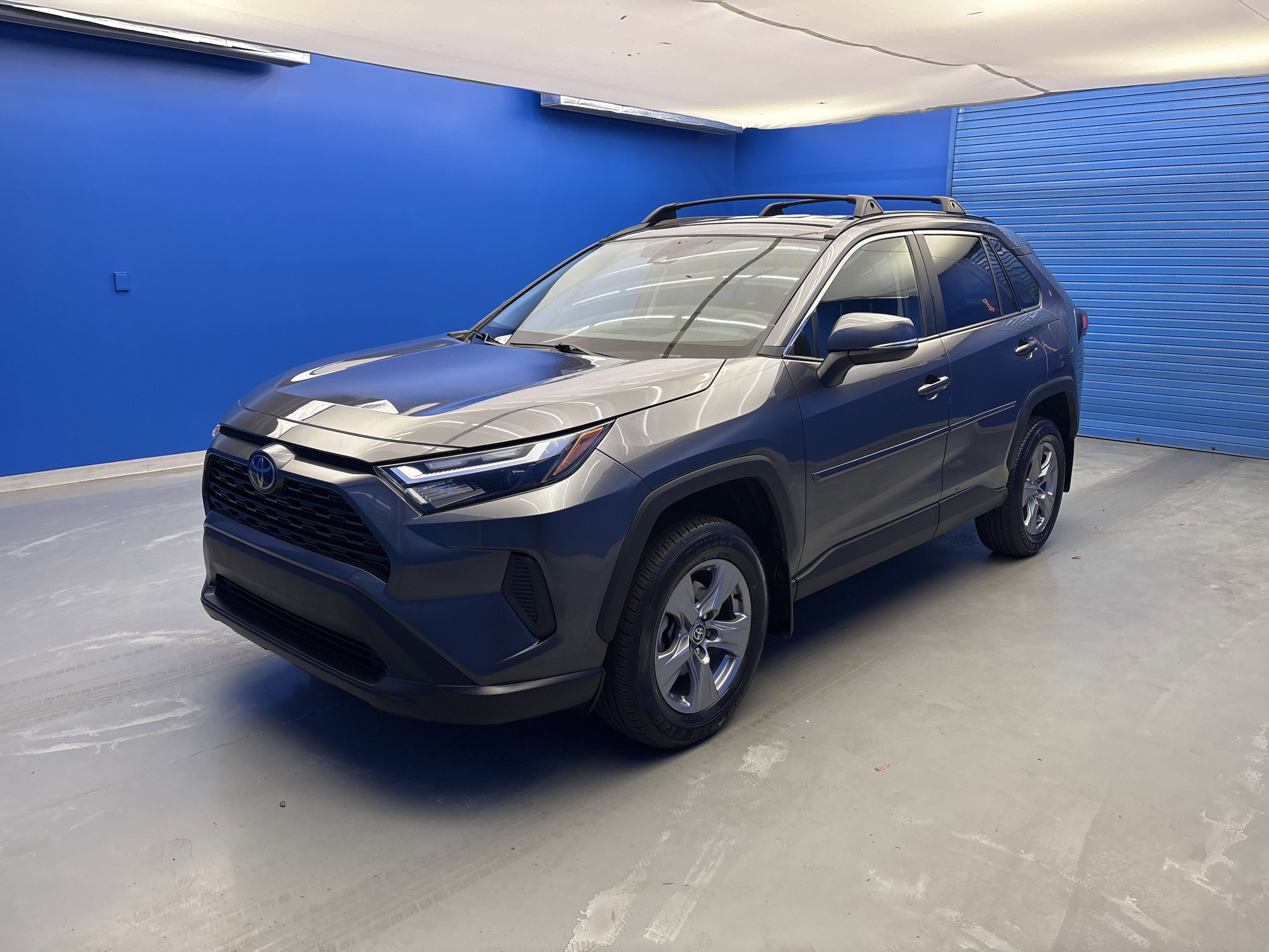 Used 2022 Toyota RAV4 XLE AWD/4WD image 4