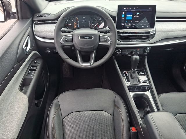 Used 2023 Jeep Compass Latitude image 10